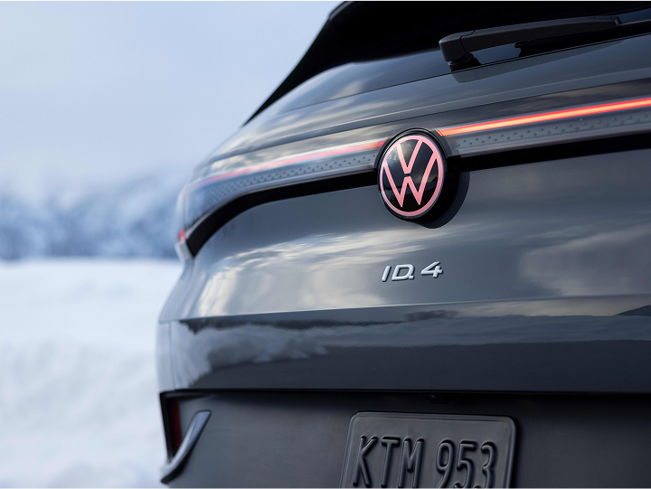 The rear tailgate of an ID.4 showing the illuminated VW logo